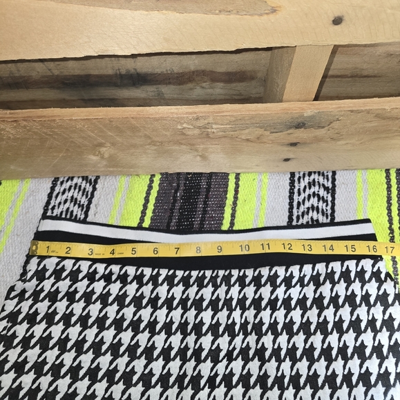 Houndstooth Black and White Skirt Size:L - Picture 3 of 6